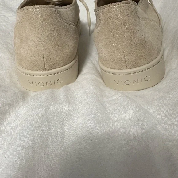 NWOT 🆕 Vionic Callie Women's Sneaker Gold Metallic Size 9 - Picture 7 of 9